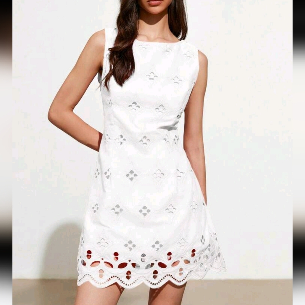 Hollow Out Embroidery Fitted Solid Color Sleeveless Elegant Women's
